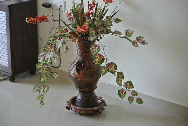 the destroyer under the vase